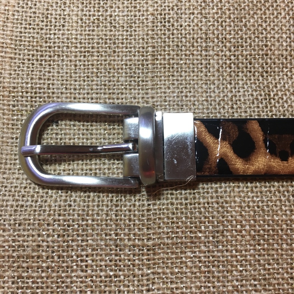 Woman’s reversible belt